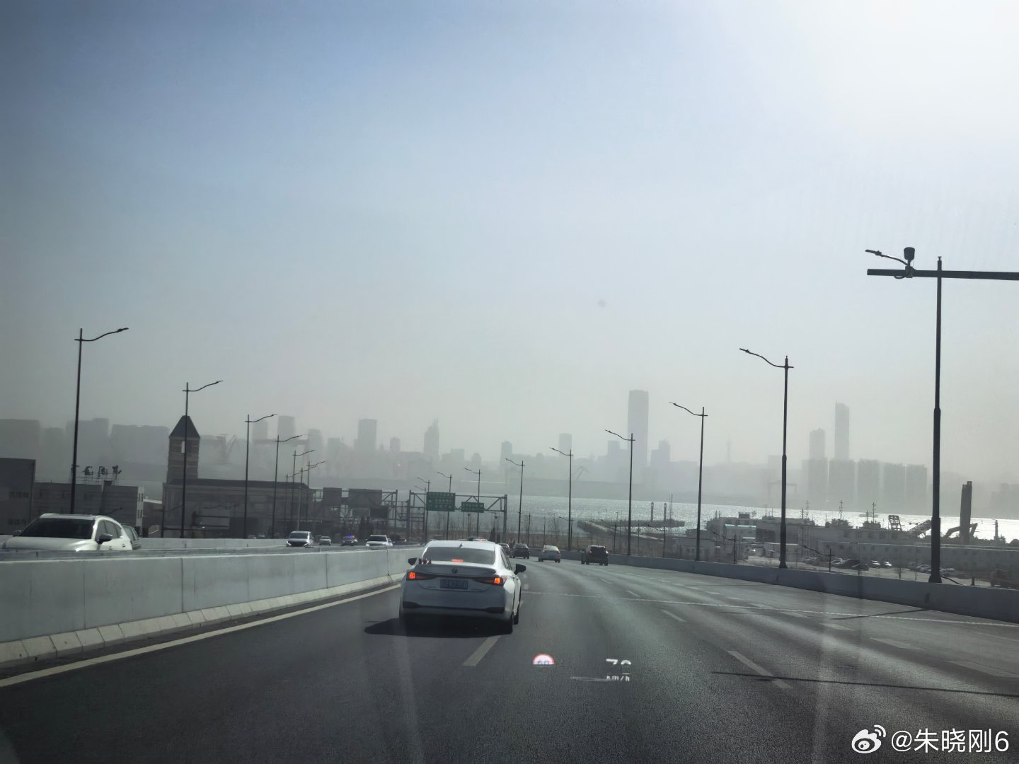 漫天黄沙啊。。 