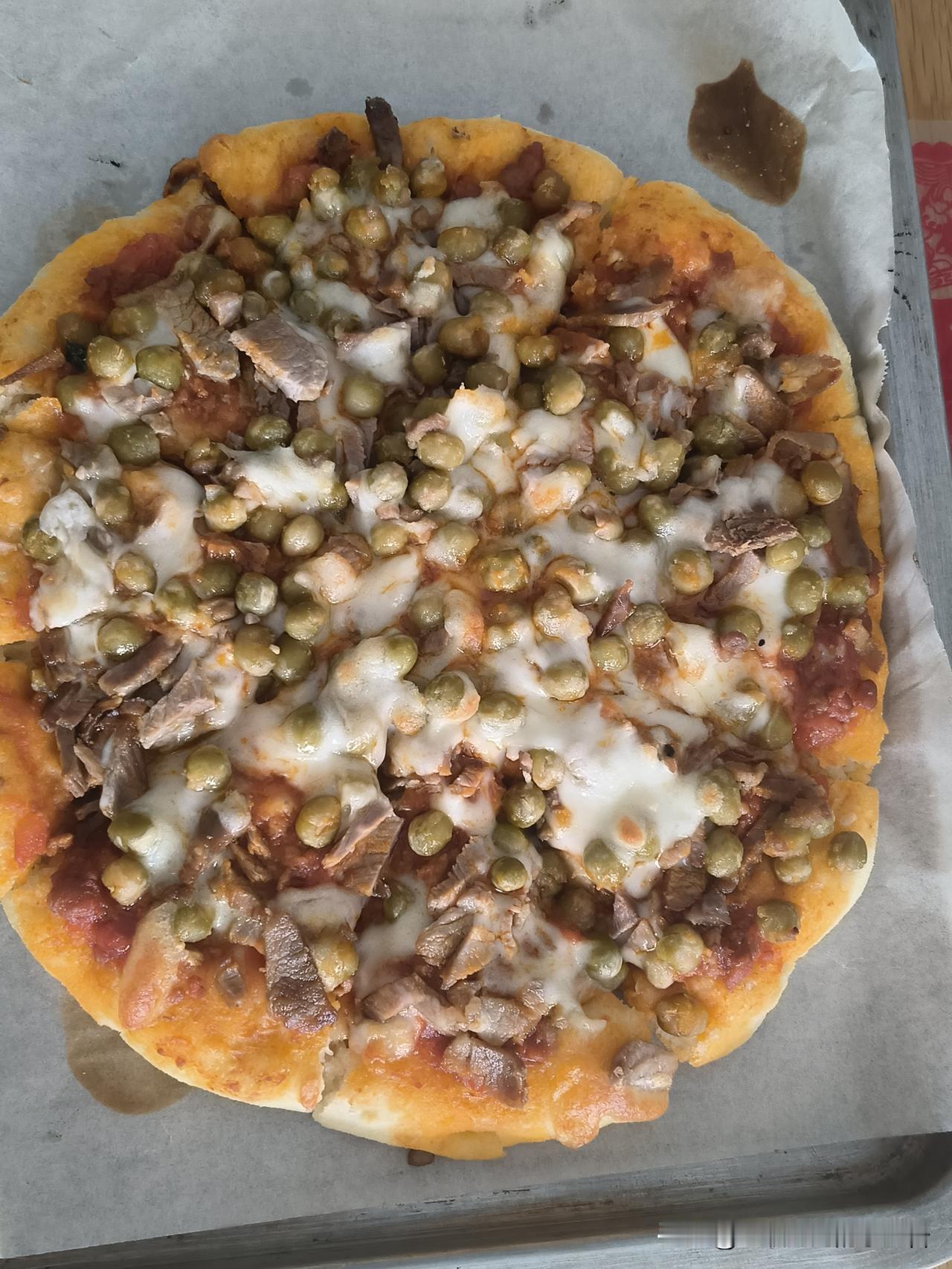 昨天中午孩子想吃披萨🍕，就马上自己动手发面。

因为孩子还太小了，不想她总吃外