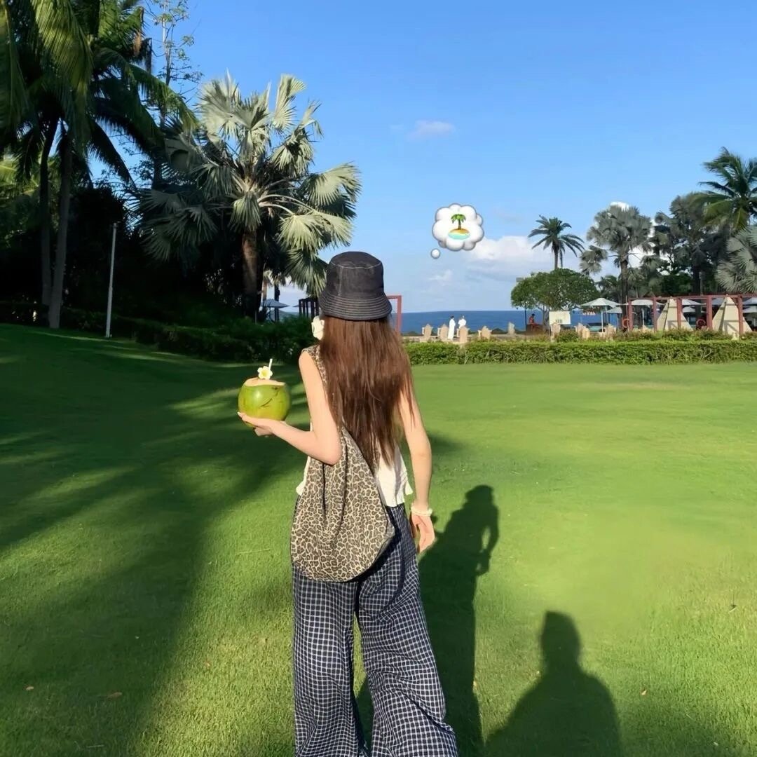 见证过人性的贪婪，体验过人情的冷暖，所以迷恋上独来独往。 ​​​