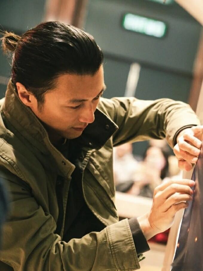 谢霆锋完全是内娱满级吃商 说起圈内懂吃的艺人，谢霆锋一定榜上有名。他不会一味追捧