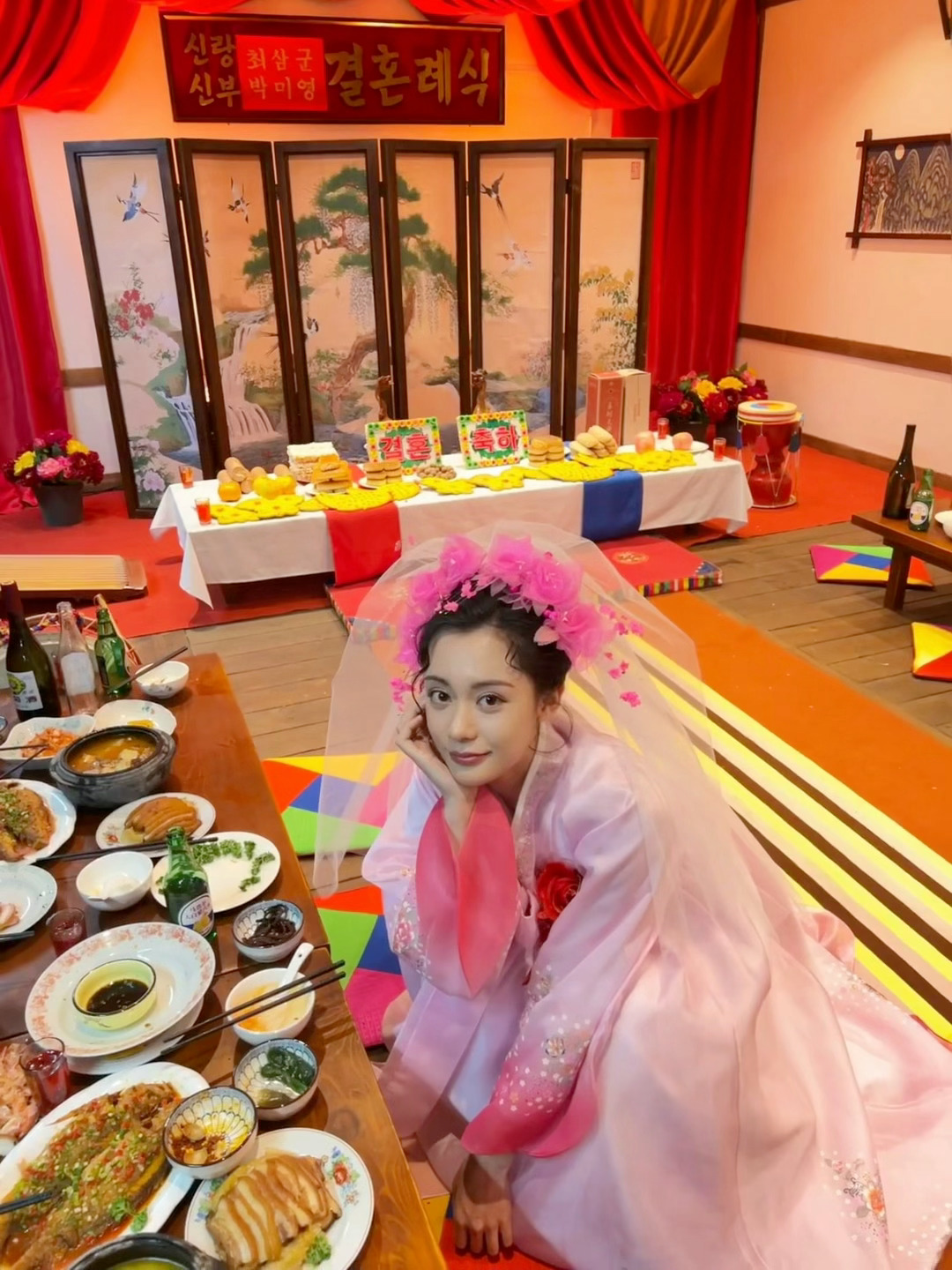 神探里朝鲜族新娘子好好看啊 ps.居然是吃五仁月饼吗23333 ​​​