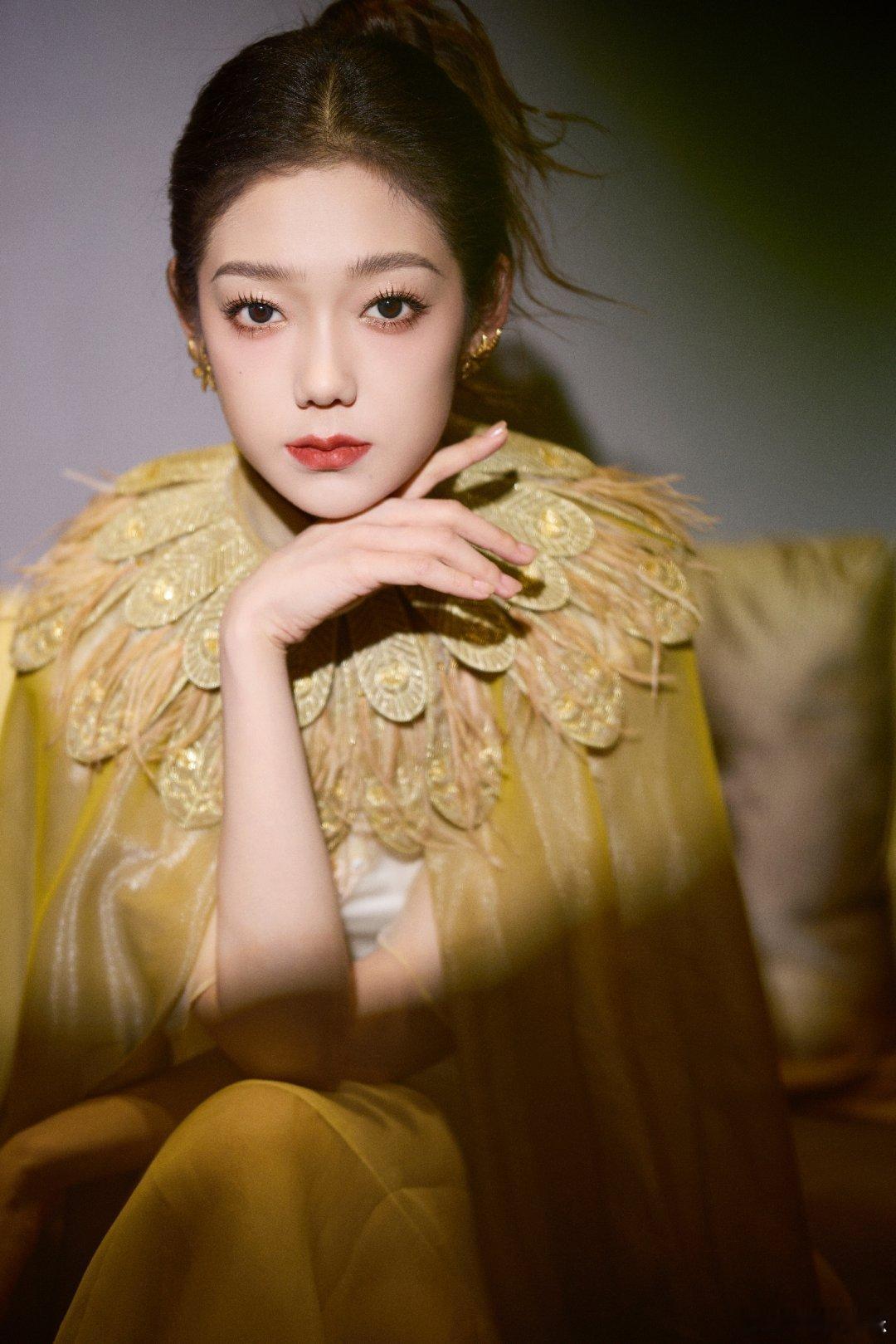 #硬糖少女303##希林娜依高# 今日份糖妹新鲜物料希林娜依高江苏卫视春晚工作室