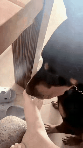 这种情况不担心狗会把这只脚咬一口吗？