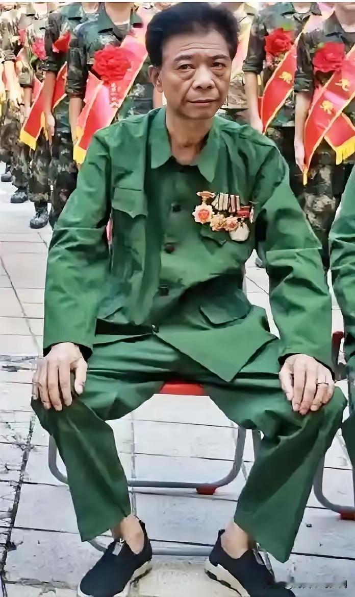 铁血英雄何相孟！身负重伤血战沙场，用血肉之躯守护家国安宁
 
中央军委亲自授予的