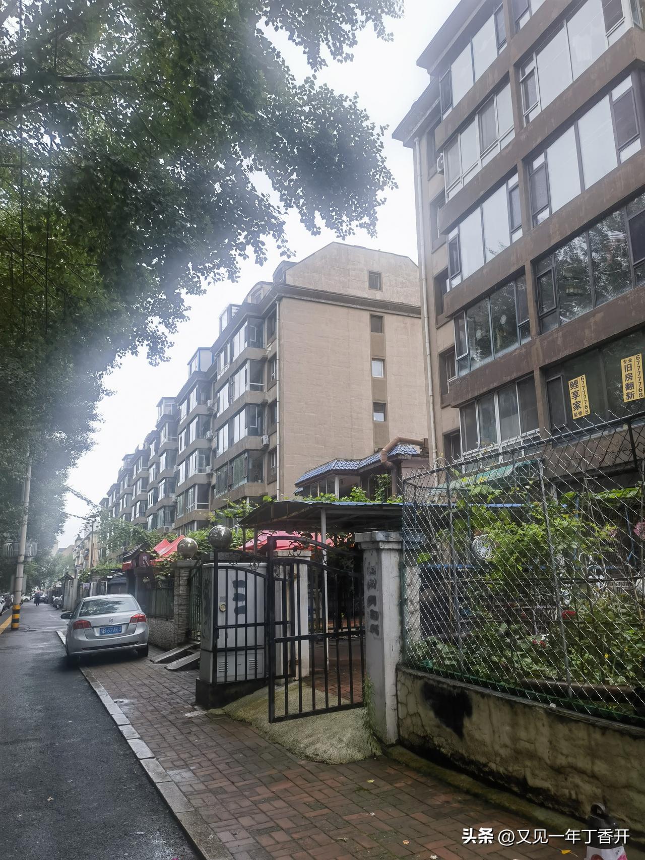 很奇怪我家这个楼和后面楼入住率突然高起来

我特别喜欢站在厨房看对个楼，然后跟老