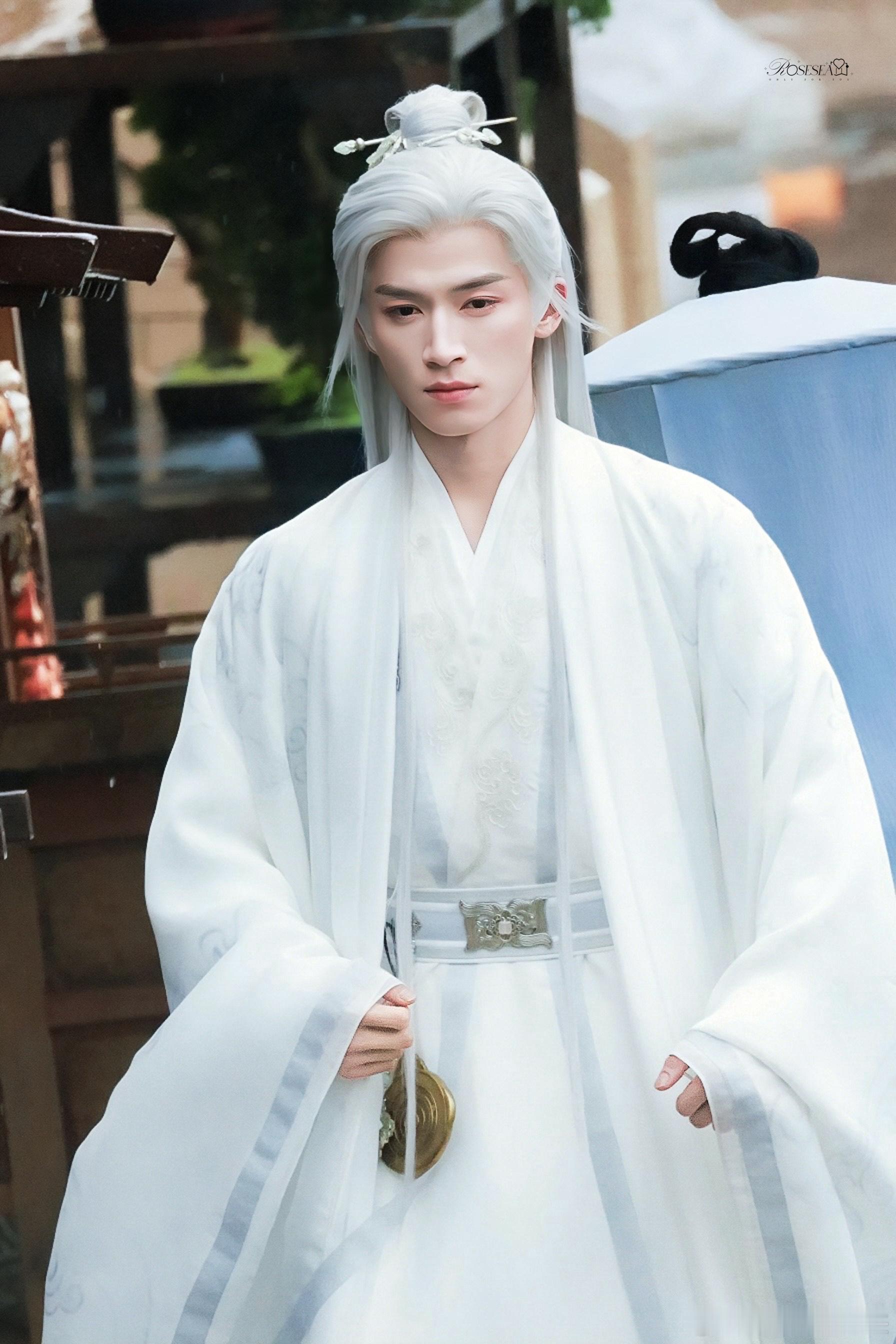 让王星越白发蒙眼的是天才 冷脸神颜 × 天然呆萌！王星越的反差感太绝，采访里的呆