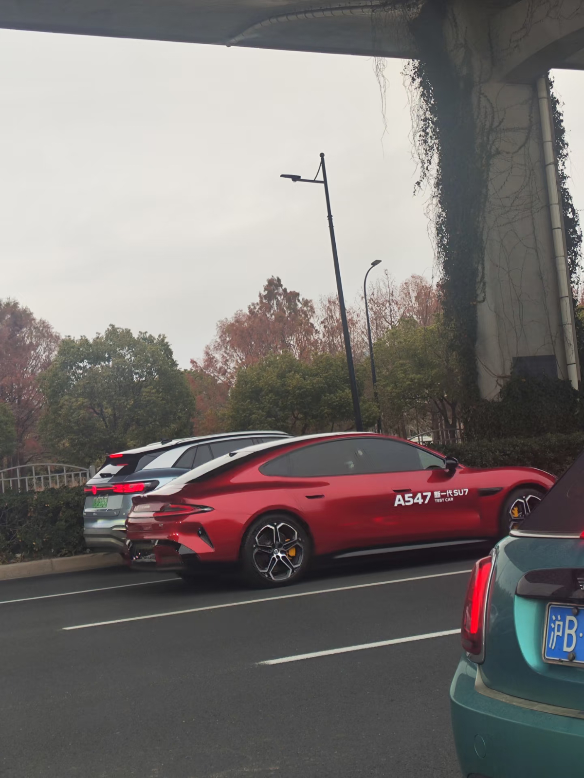 无滤镜无美颜 新SU7这个红色也能好看成这样… 