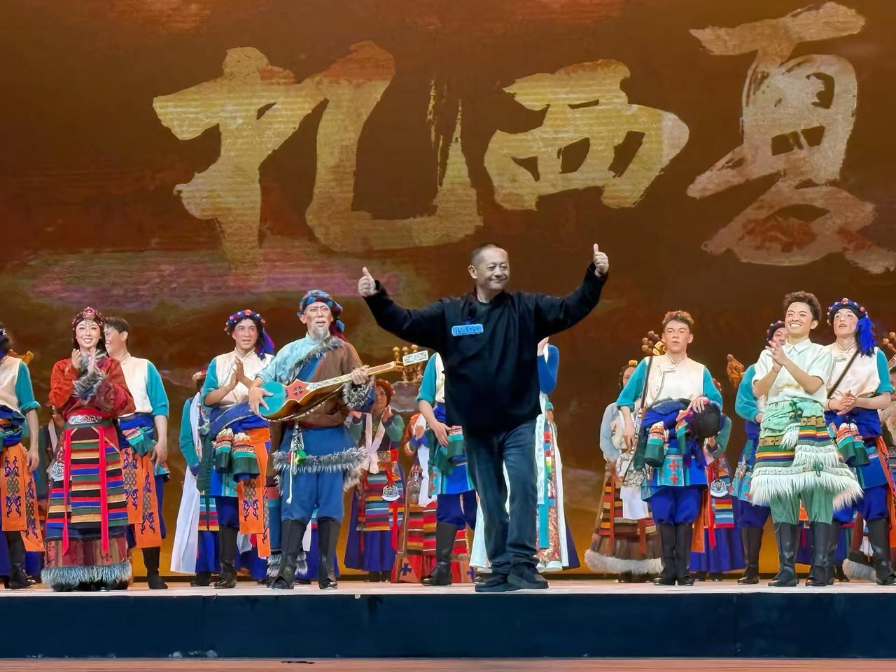 父亲总导演的中国首部藏族踢踏舞剧《扎西夏卓》北京首演圆满成功。此剧是他倾尽心血交