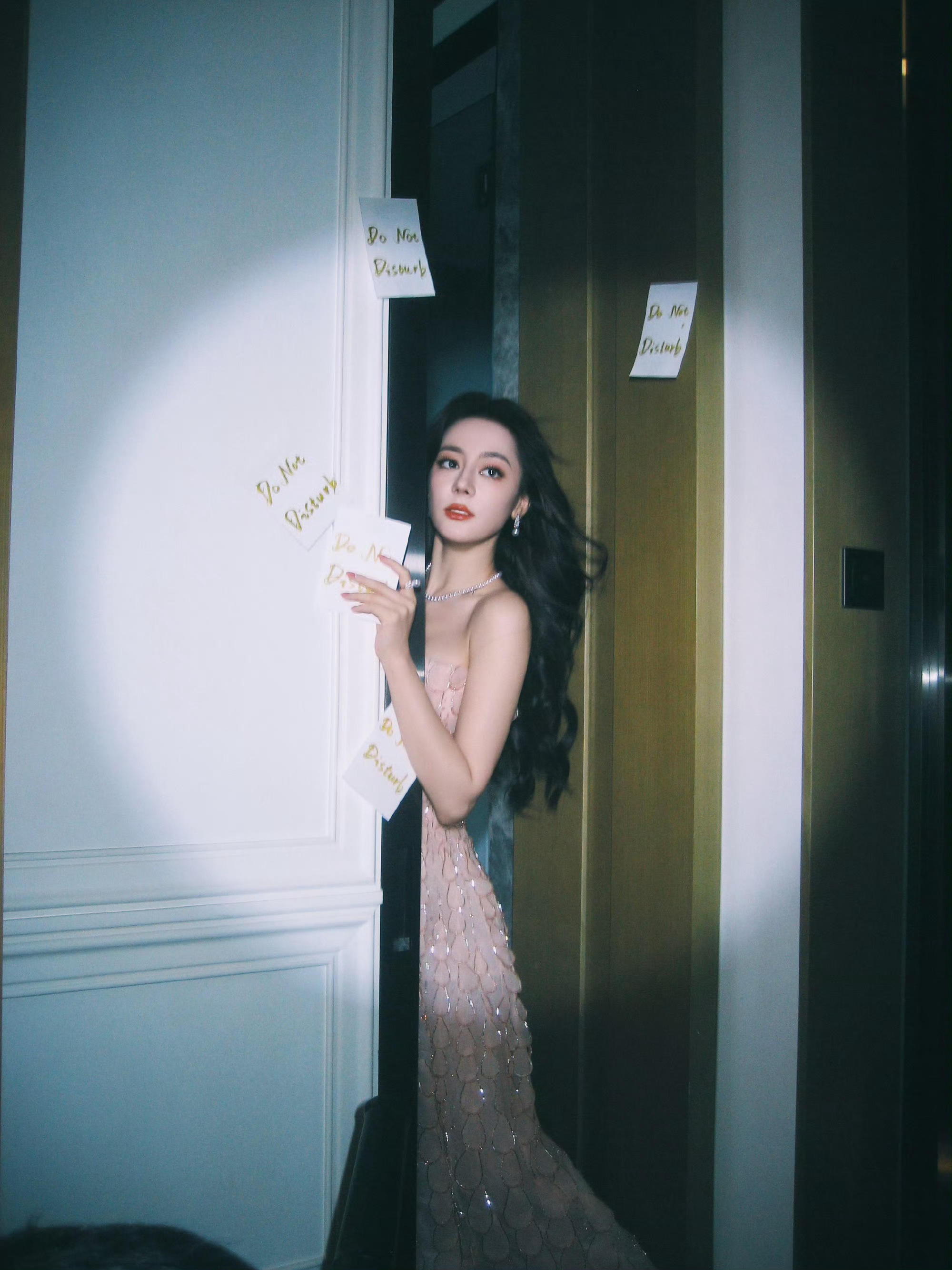 低谷时不自弃，是智慧；高处时不自满，是格局。把每寸光阴都活成向上的刻度，终成自己