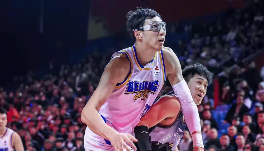 周琦是职业球员吗？一场比赛罚球8中0……？

北京北汽86-88不敌吉林长白山，