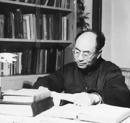 1965年，氢弹理论攻关的关键时刻，于敏在嘉定计算机房给邓稼先发了段密语，我们逮