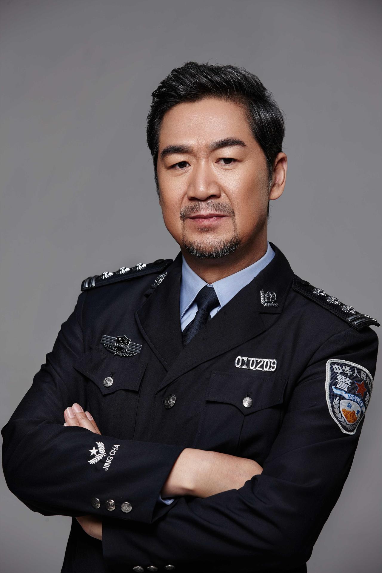 演员，张国立说，跟着南极考察队，遭遇过危险，我那次不怂，得了一个二等功，我的事不