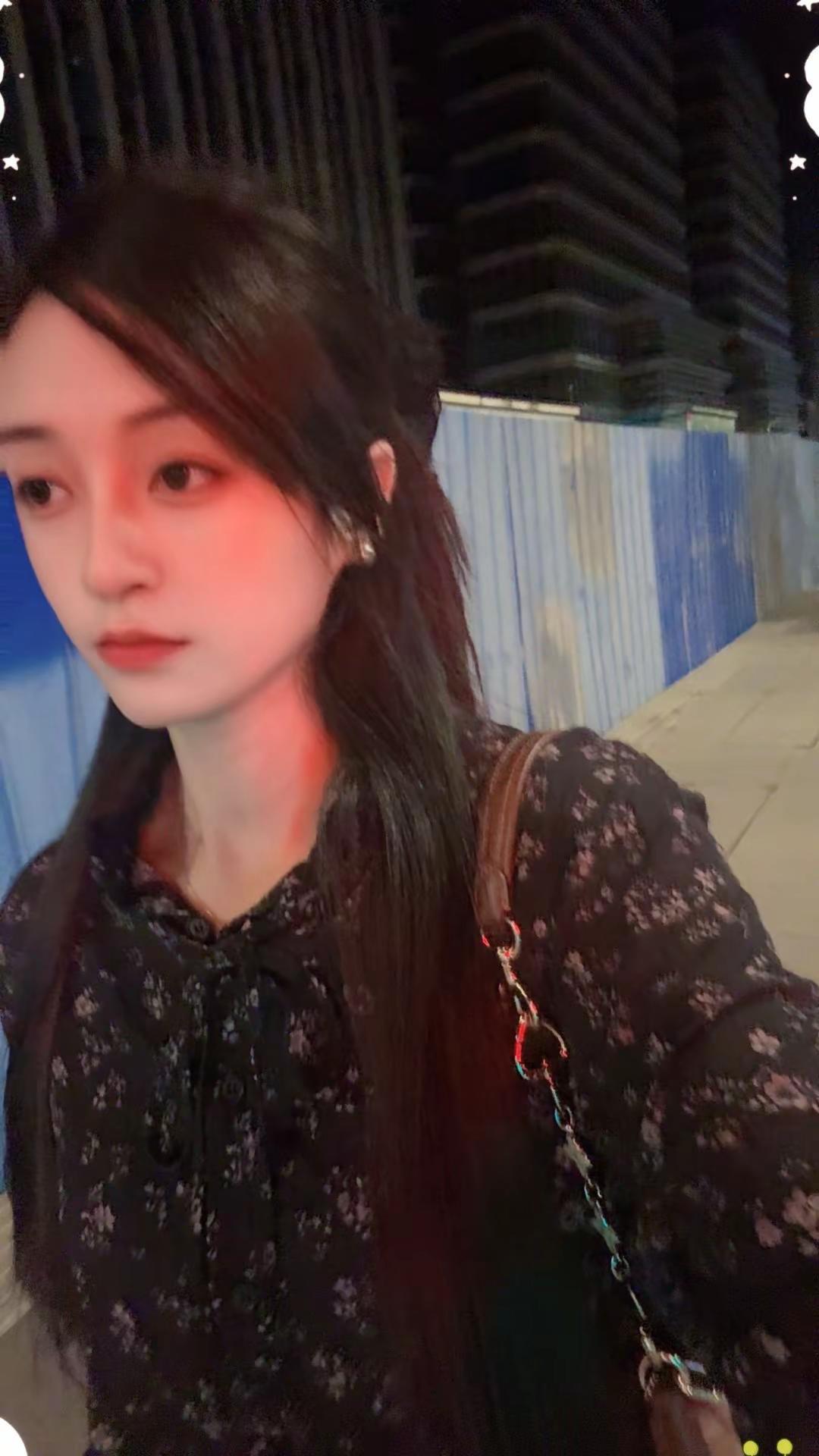 不想上班 可是lphone18pm 真的好好看