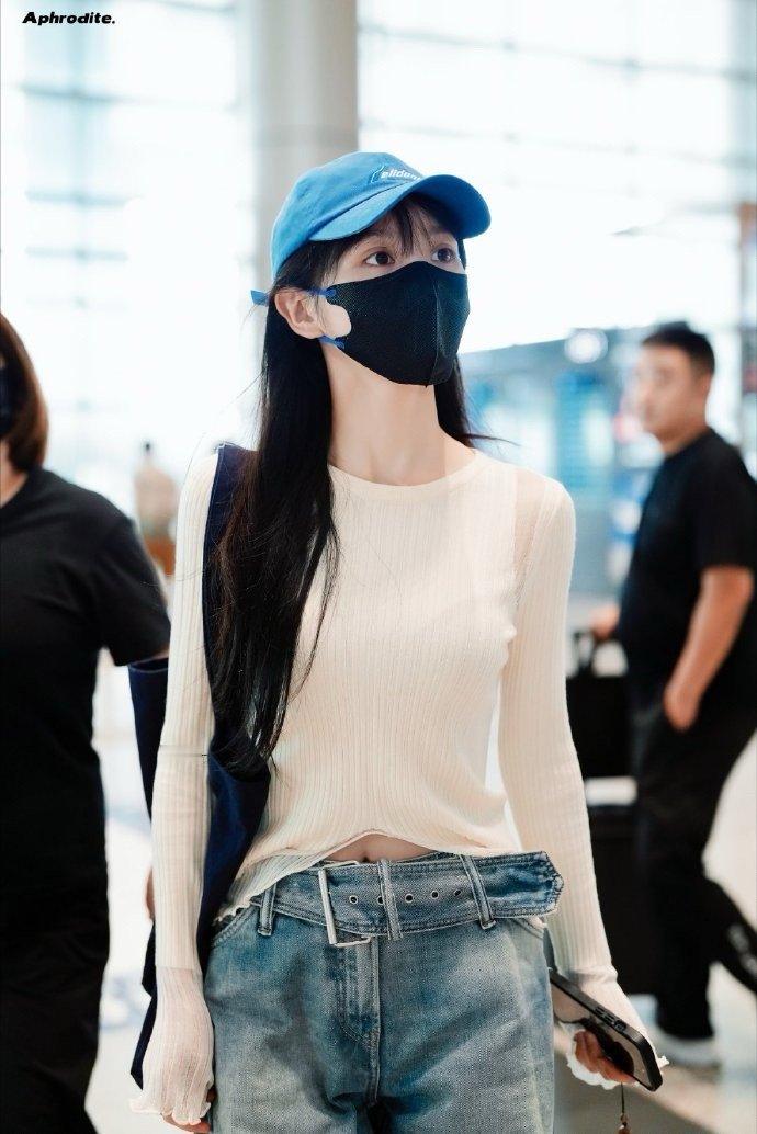 田曦薇：听说过让比心的，第一次听让人比小狗耳朵的[开学季]回去补课下次一定 ​​