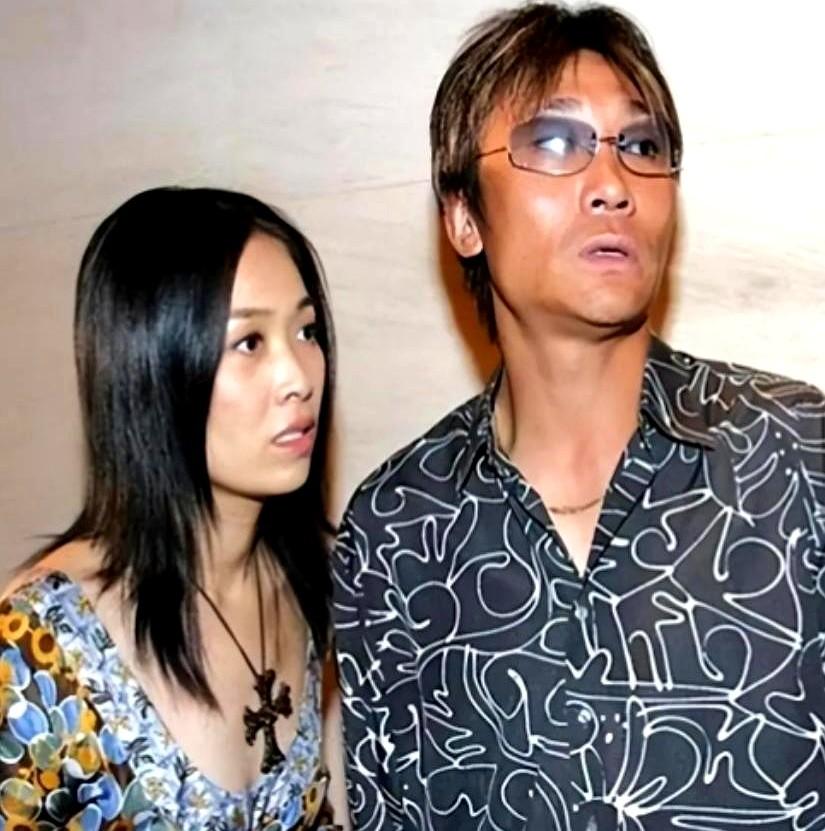 那英为爱同居10年生子，才知高峰有个3岁私生子。
刚生完孩子，身子还没缓过来，外
