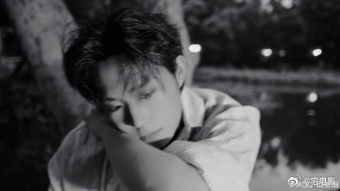 一句高音把我的情绪顶上去了这哪是唱歌啊，这是把心掏出来唱给人听吧！邱俊阳太绝了！