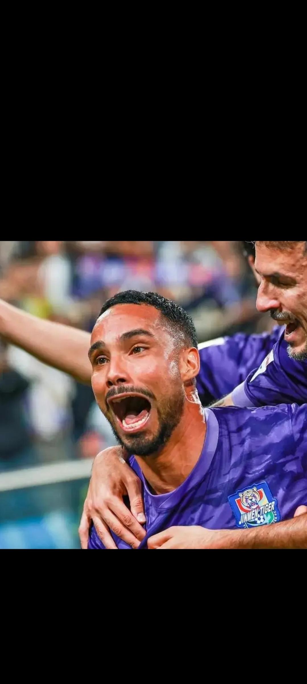 昨天赛后新闻发布会，于指导说伤病是目前球队最大问题，都赶一块了，老伤号没好，又添