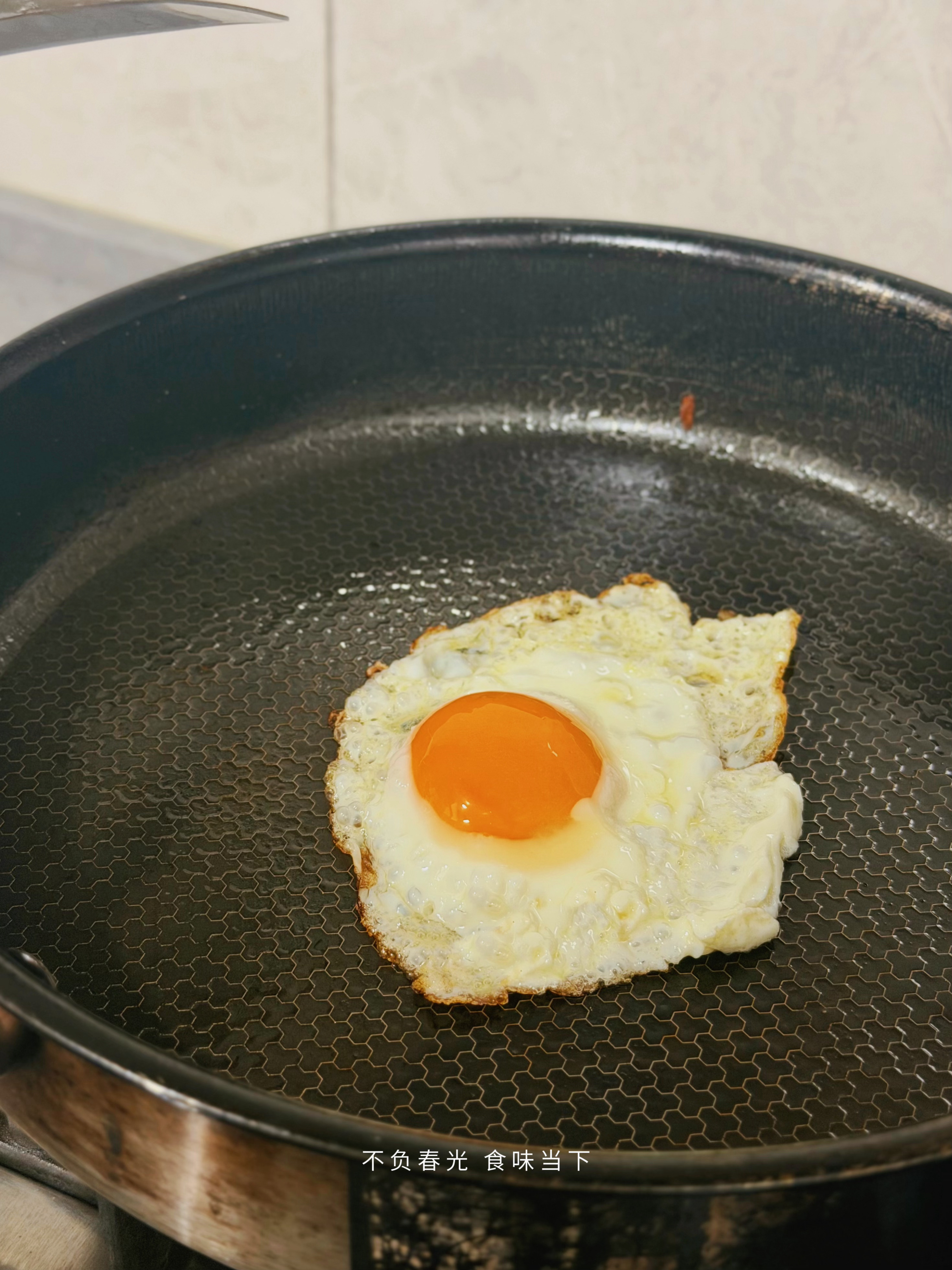 留青青Abi 今天的时间管理很到位，上午在车库拍完视频中午还能回家煎荷包蛋没办法
