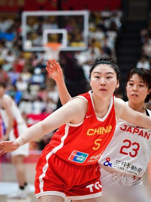 任凭球迷吵翻天，宫鲁鸣铁了心扛住压力，就算女篮短期战绩拉胯，也绝不主动低头召回持