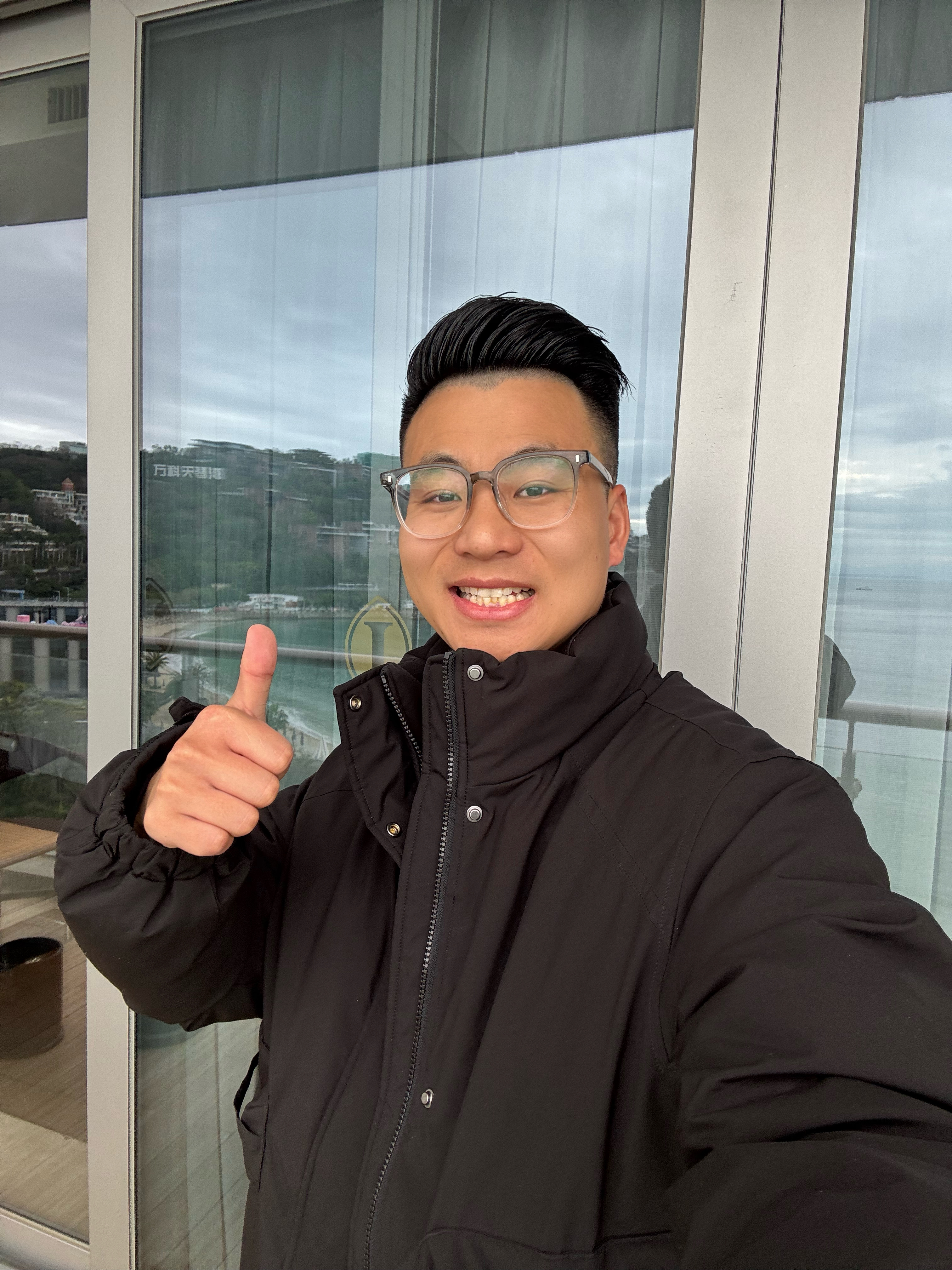 不是，深圳今天，早上袄子，中午短袖昂过来的朋友，记得提前准备一下OOTD～ 