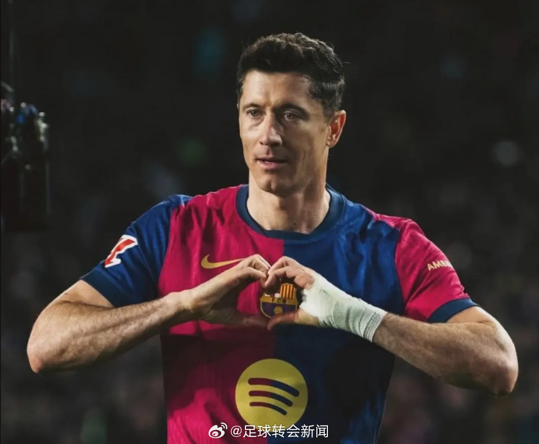 罗马诺消息，莱万的阵营目前正评估所有的选择，包括和巴萨再签一年短期合同。MLS俱
