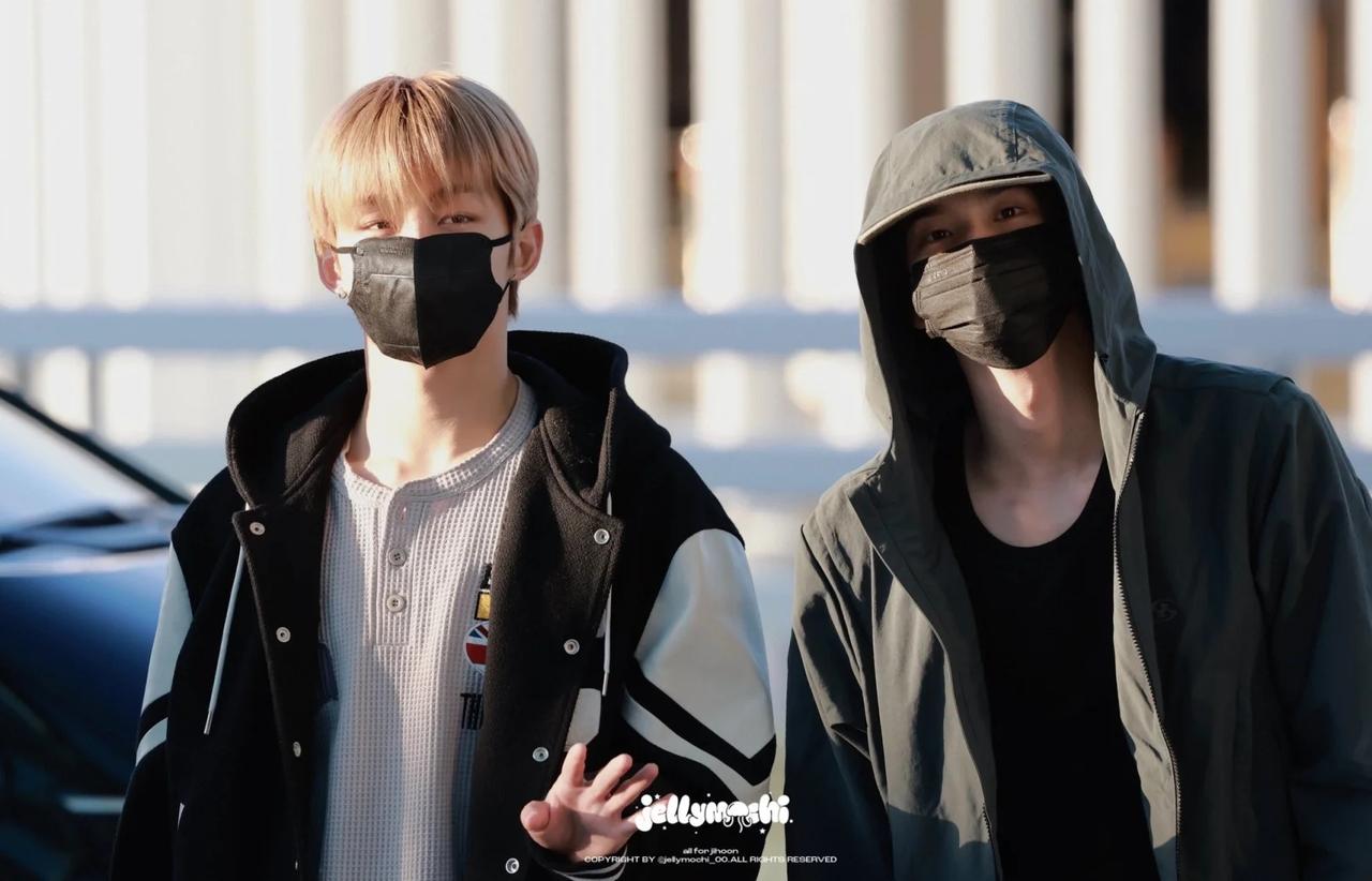 两位是刚从被窝里面出来么🫳🏻🥹🥺
tws 雕强
	
Cr.jellymo