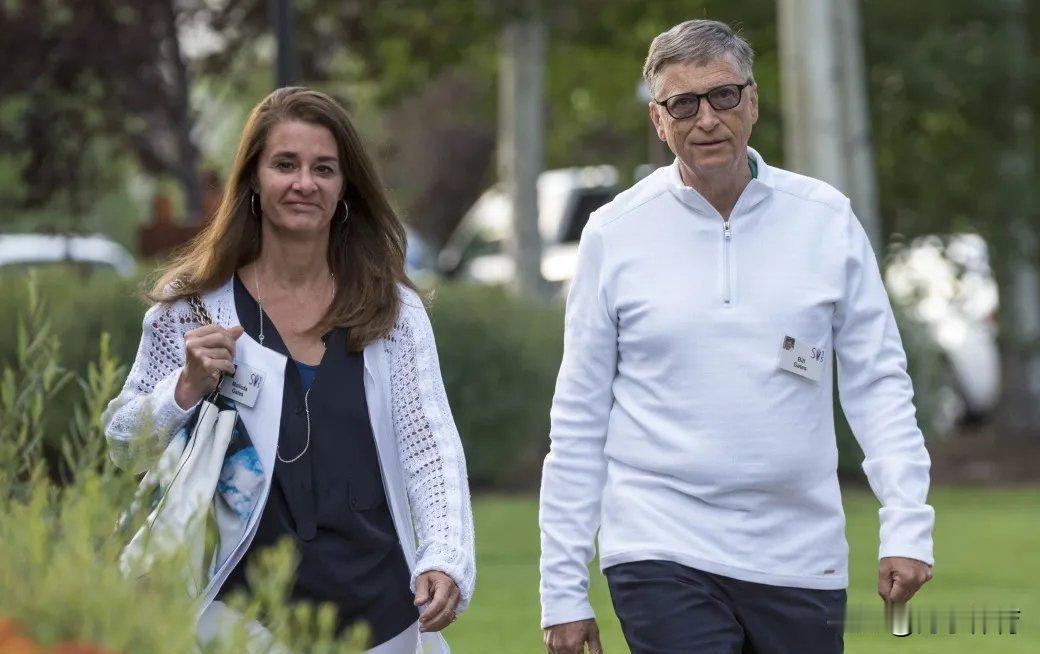 她警告了丈夫十几次：离那个恶魔远点。
他依然坐上飞往私人岛屿的航班。
梅琳达最初