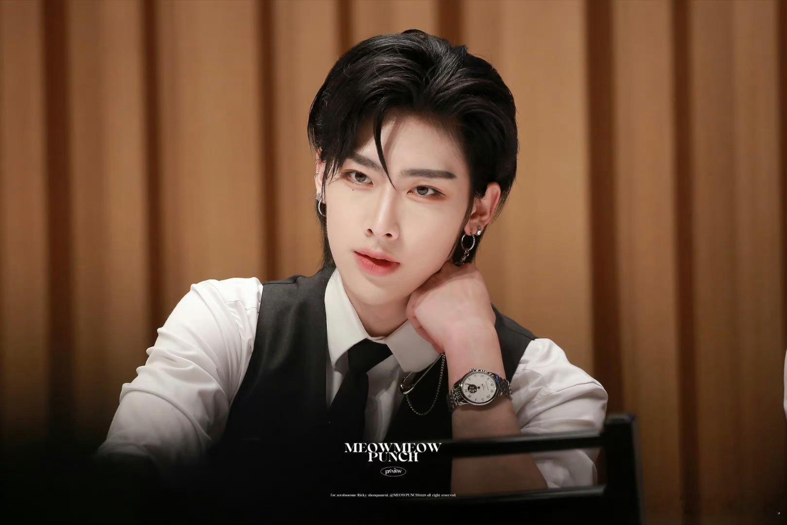 #沈泉锐# Ricky沈泉锐今日份线下签售🈶论六漫一能有多百变！智性恋vs智性