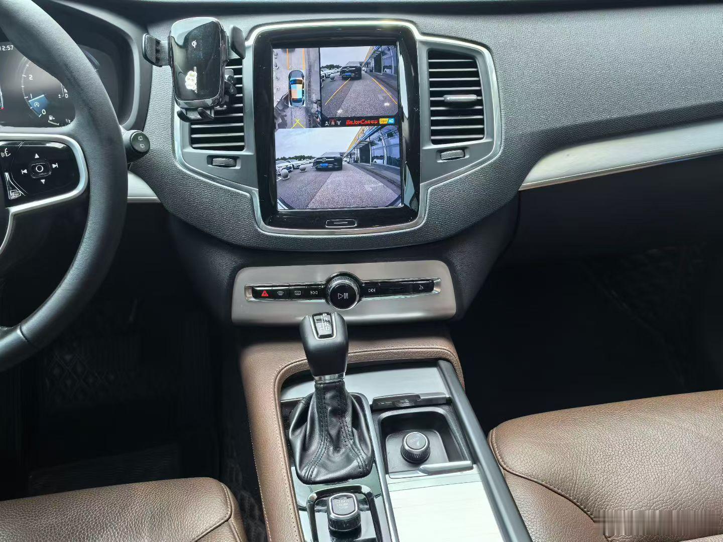 花了40块洗了个车沃尔沃XC90方向盘套给取掉了里面很漂亮 2019年4月 T5