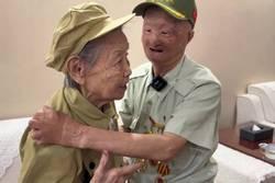 致敬！97岁护士杨泽君，76年前23岁的她护理被凝固汽油弹烧得只剩眼睛转的志愿军