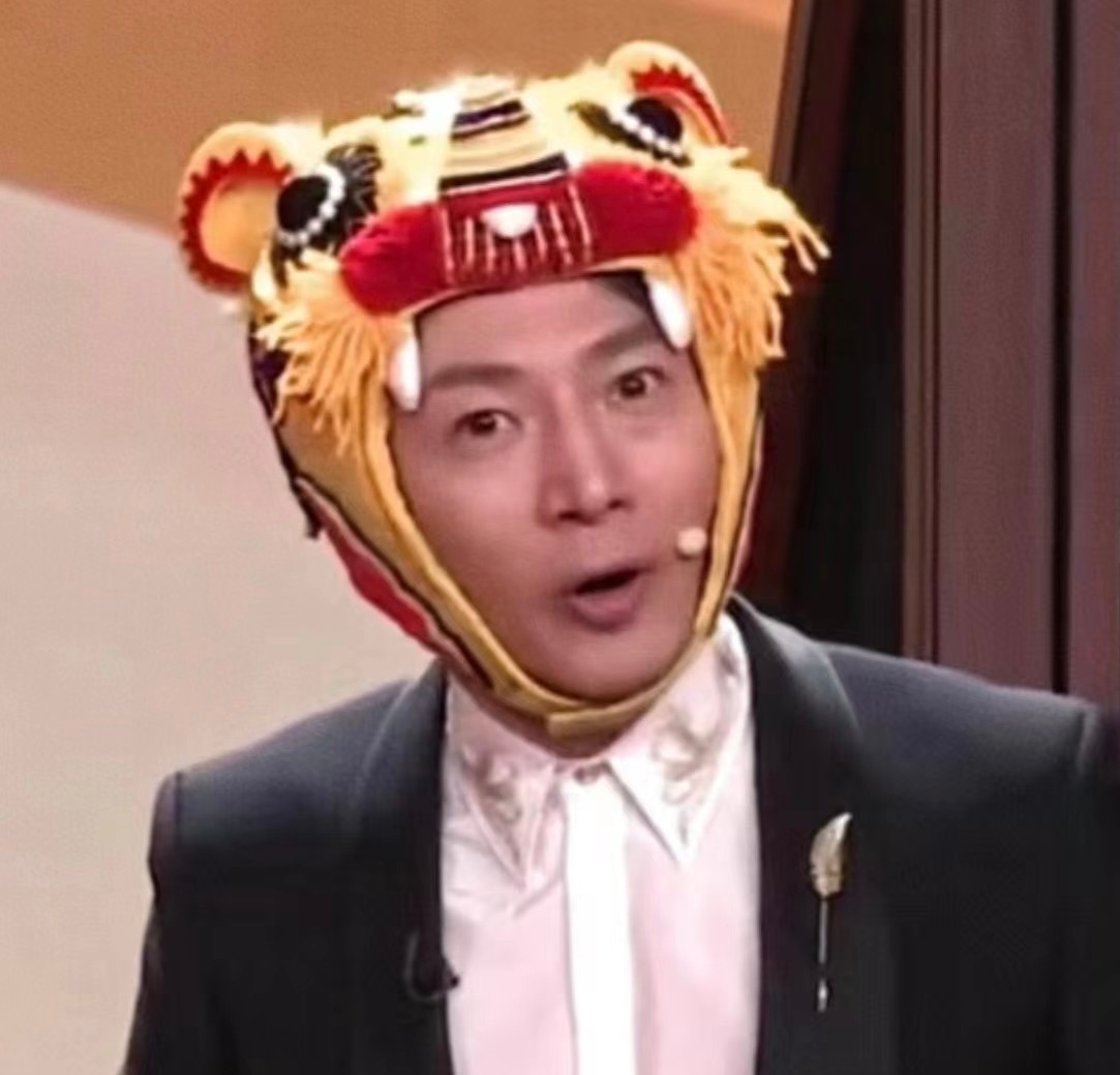 撒贝宁我的春晚吉祥物[悲傷]连续三年都会戴生肖帽子，真的好喜欢撒撒又有职业素养又
