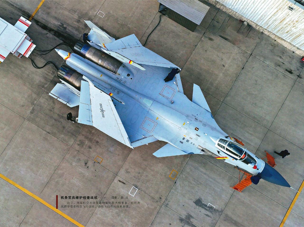 完全折叠状态的歼-15舰载战斗机，不仅主机翼进行了这些，水平尾翼也进行折叠，进步