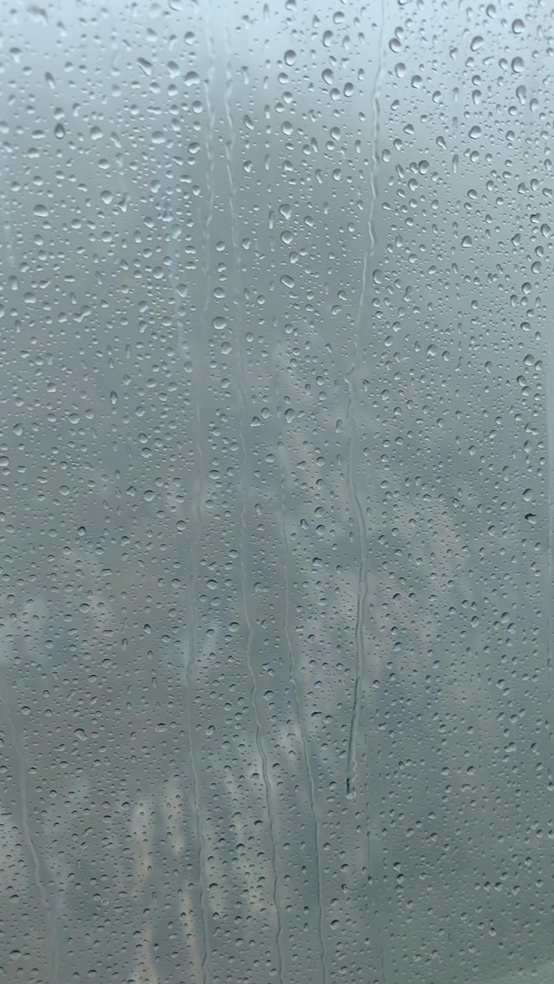 雾气昭昭的泰山。