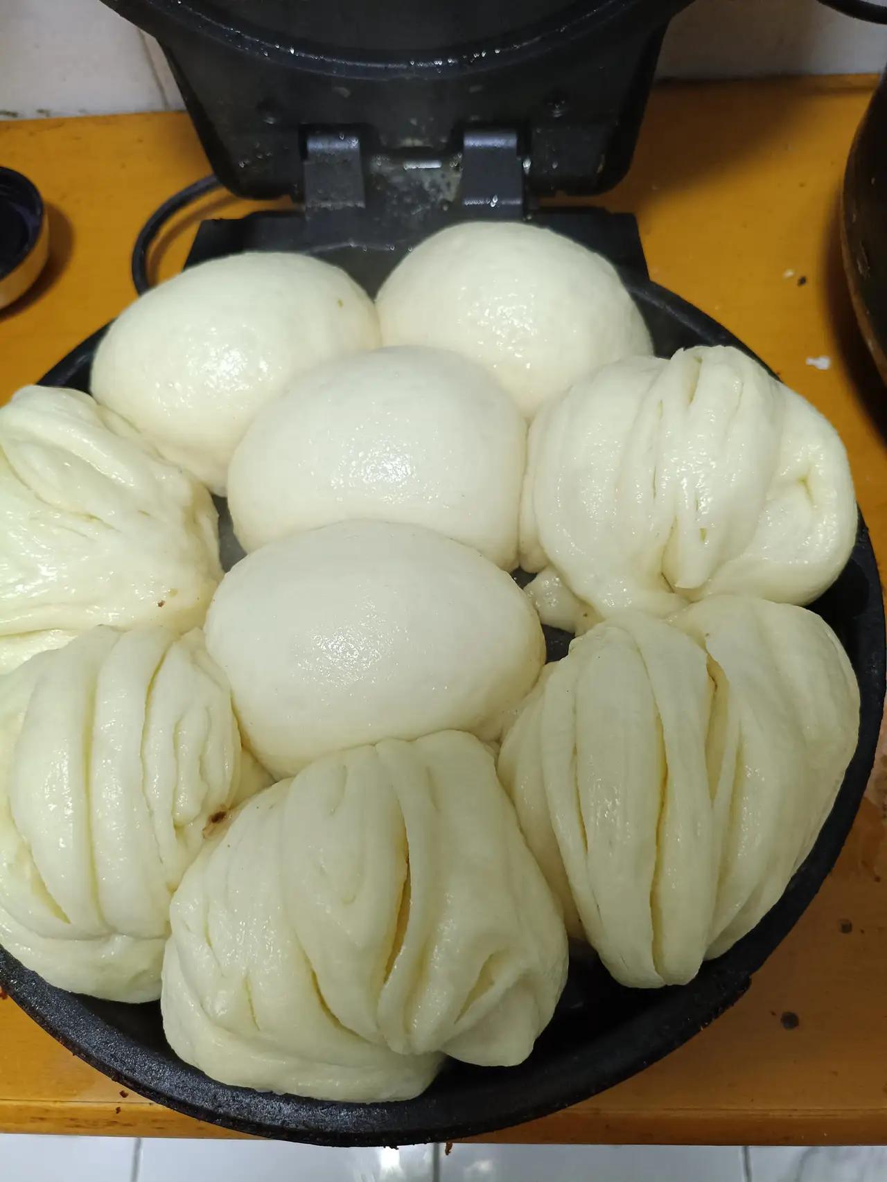 蒸馒头,用冷水还是热水?

    记得小的时候妈妈蒸馒头都是等蒸锅里的水烧开了