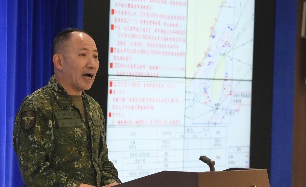 台军方：解放军5演习区进入“领海基线”　授权第一线部队依交战规则应对处置台军方今