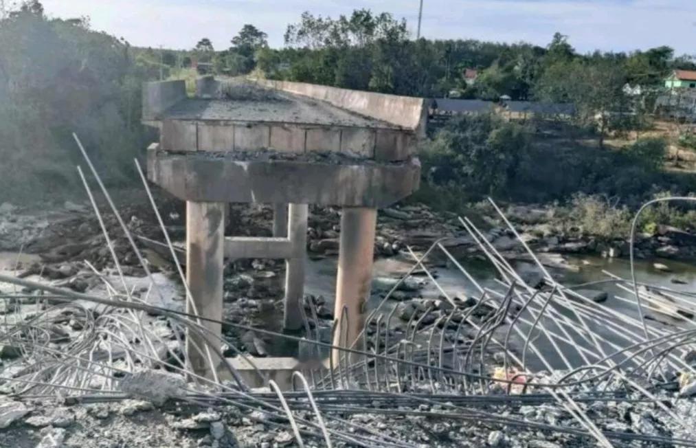 韩联社报道，泰国摧毁柬埔寨又一桥梁。

当地时间15日，柬埔寨国防部证实，当天位