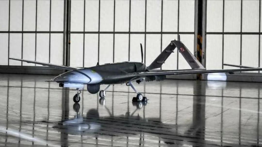 这款由土耳其 Baykar 公司打造的无人机，机长 6.5 米，翼展 12 米，