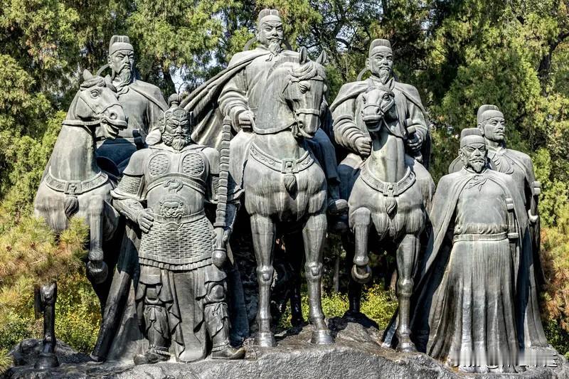 李世民、朱元璋、康熙都是历史上响当当的人物。

李世民堪称古代帝王典范，是大六边