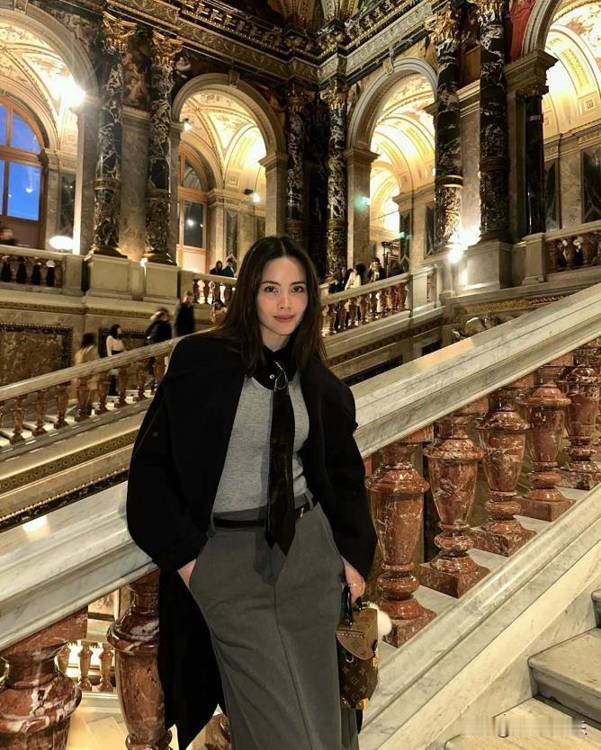 泰娱准夫妇Nadech和Yaya在维也纳旅行，甜蜜指数爆表！