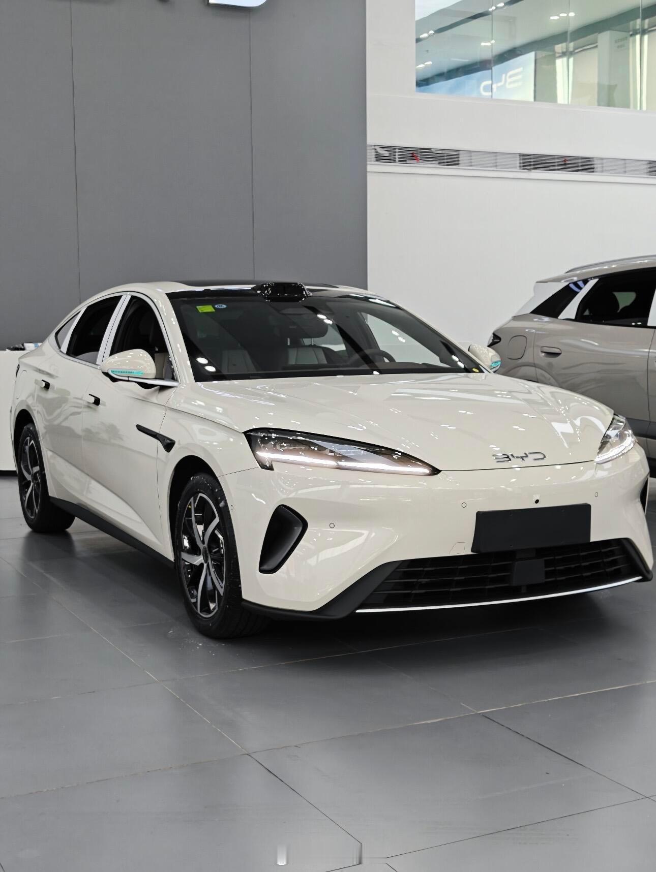 海豹07✅ 优点🚗 优雅动感的“海洋美学”设计，采用全新的“海洋美学”设计语言