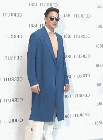 何润东打败粉底液将军彻底翻红！

好自律哪里像50的人，而且人家一点也不花心！