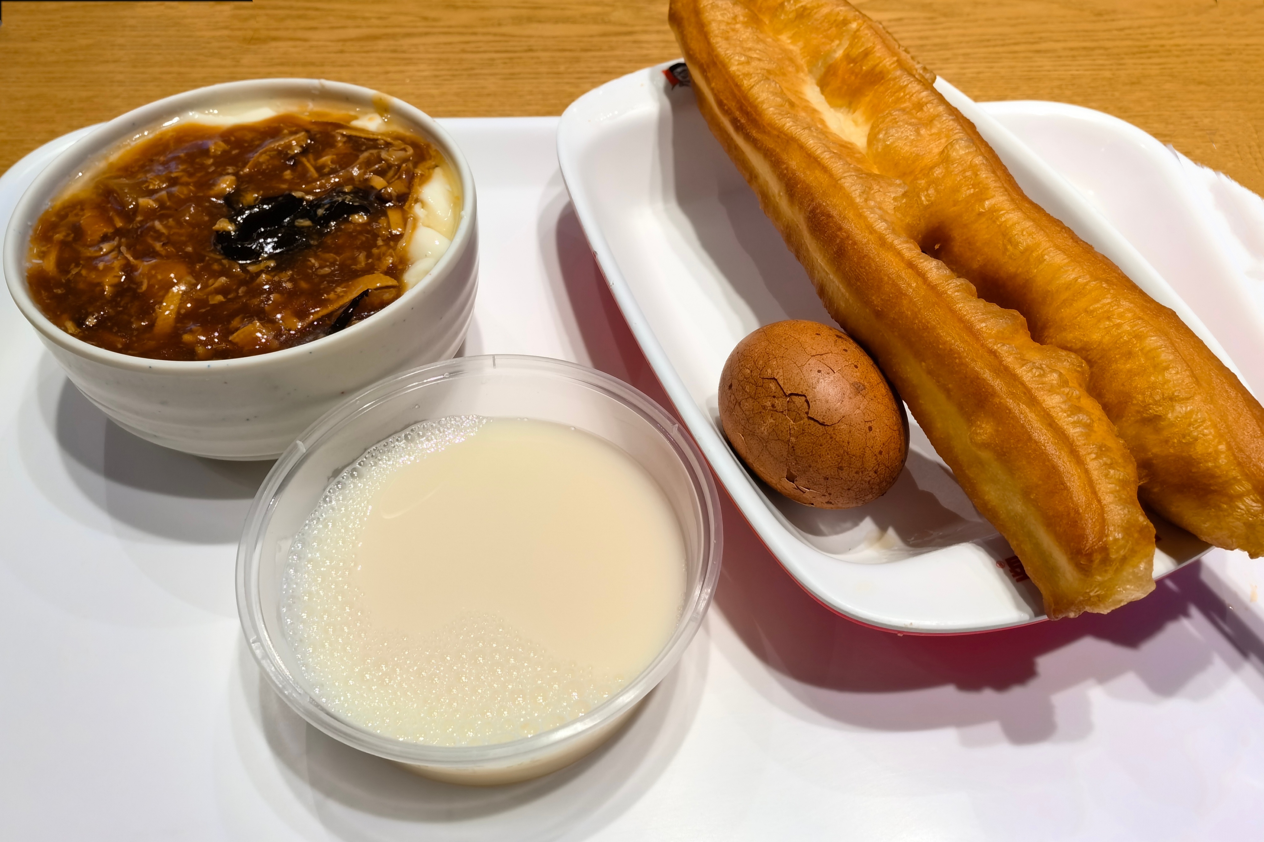 9块5。豆浆牛奶粥任选，还可以再续杯。 ​​​