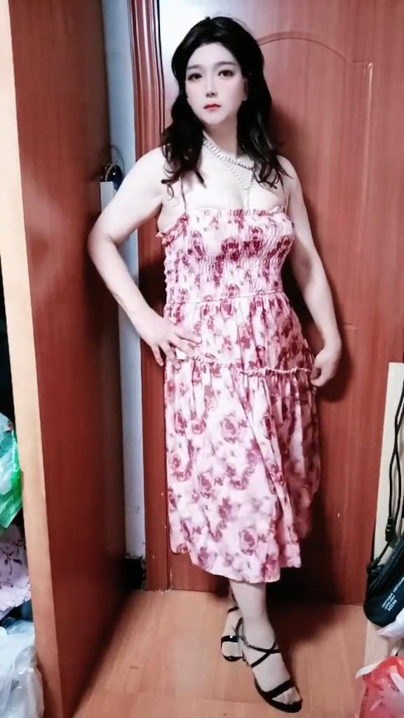 如何变成一个“美丽男人”？请记住这3个“养”！

1、养眼
男人们喜欢看美女，美
