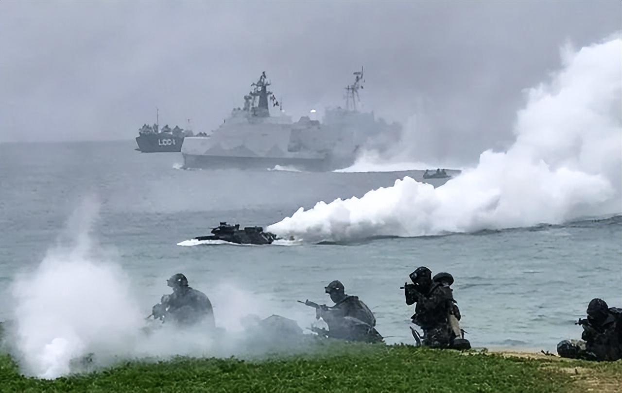 台海“第一枪”已经打响了！
台海这根弦越绷越紧。

走火的往往不是大人物。
而是