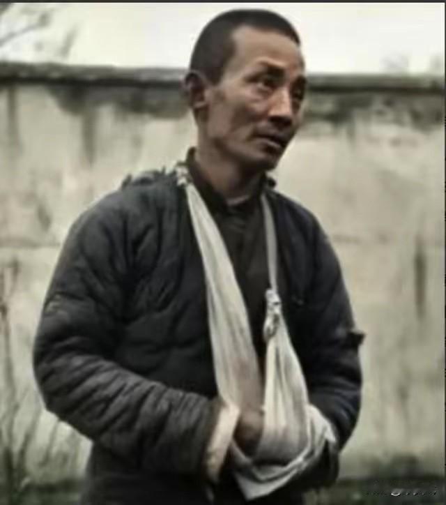 1943年，新四军团长汤景延叛变，带着600多人投靠日军，有人建议杀了他。谁料，