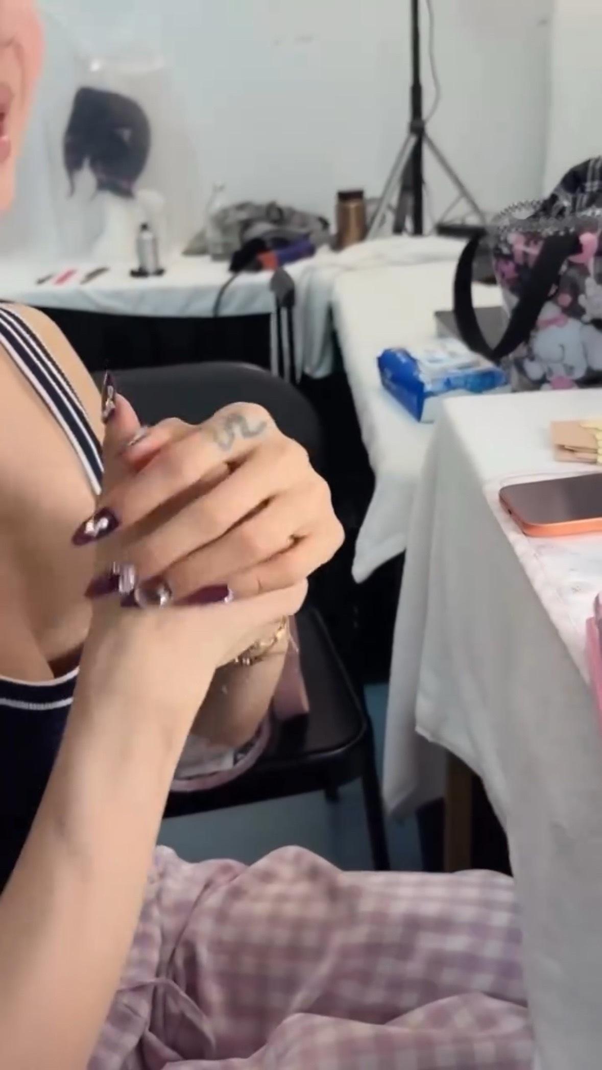 虽然这个快拍很长但还是抓住了一闪而过的… 