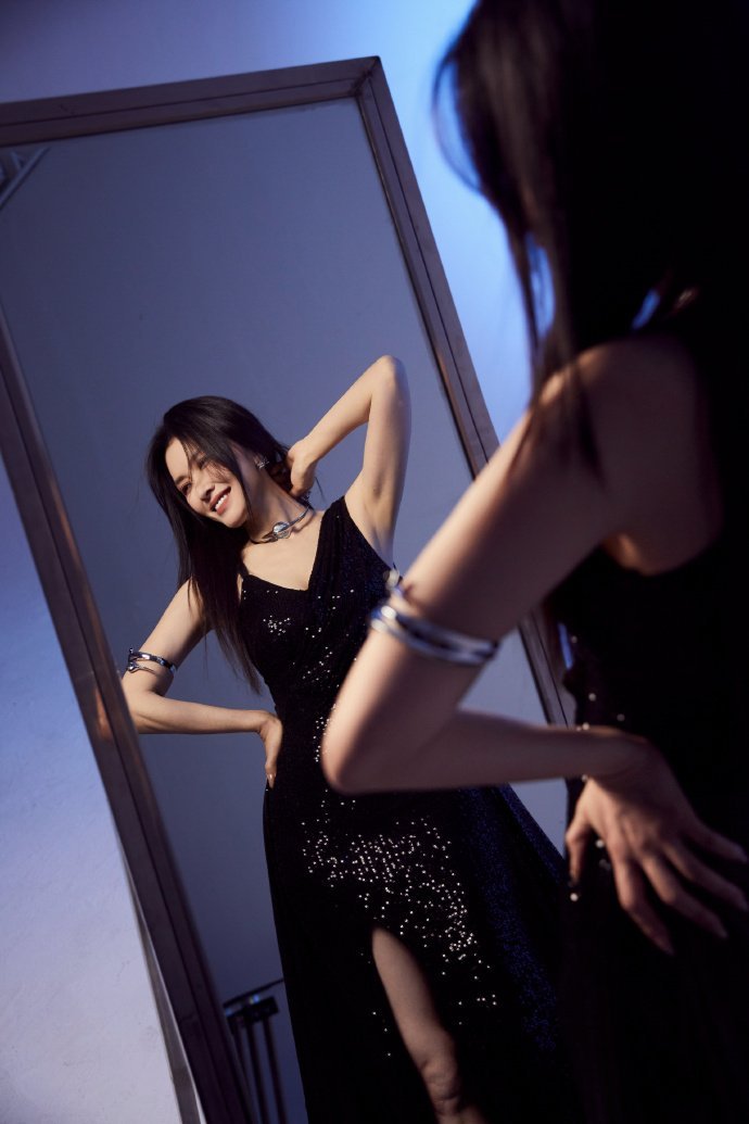 徐洁儿坚强的女人不能哭徐洁儿这句“坚强的女人不能哭”又暖又有趣，妥妥给姐妹们打气