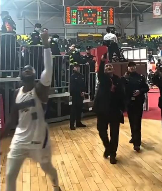 CBA官方公布对山西北京的罚单 CBA官方发布公告，对山西男篮和北京男篮作出处罚