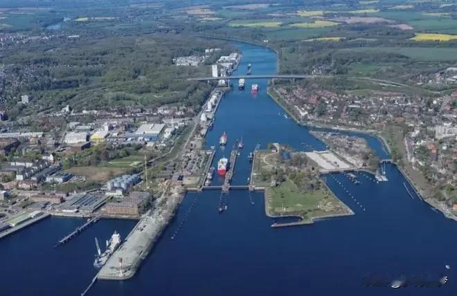 在外交上，中国外交部发言人明确表示，该裁决有悖于巴拿马自身法律框架，中方将采取一