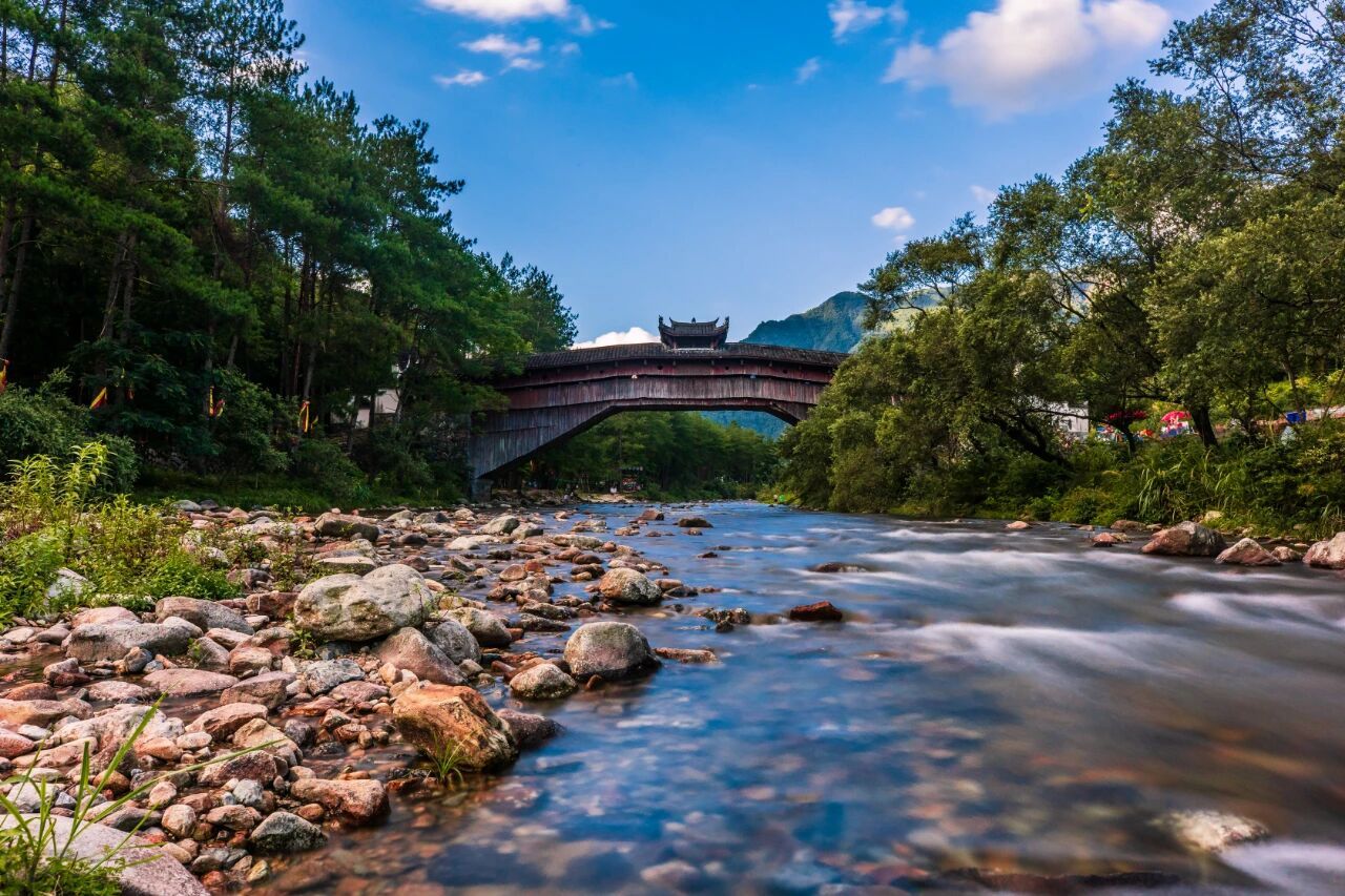 有种旅行方式叫旅居。来丽水旅居，不必走马观花看风景，来这里住下来才算真正读懂江南